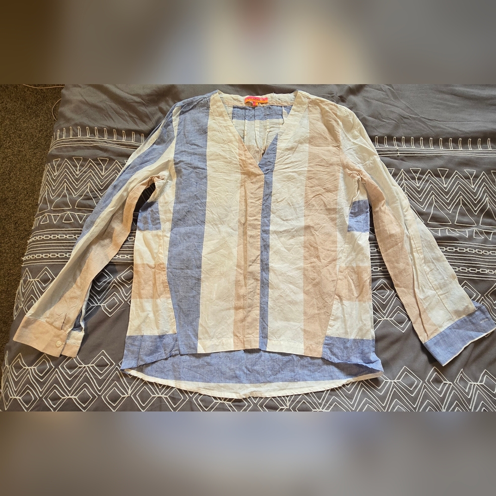 Vilagallo Lightweight Vneck Longsleeve Top Size 4